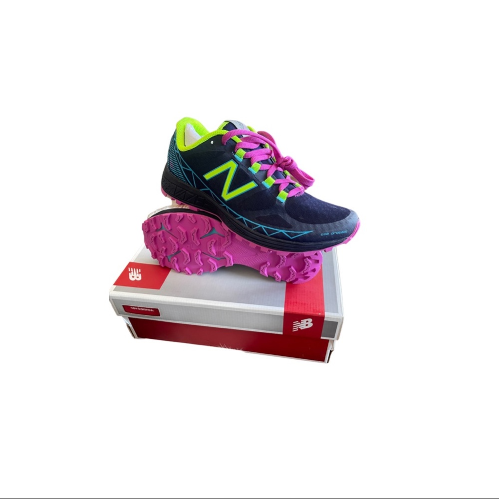 NEW BALANCE VAZEE SUMMIT WOMENS RUNNING TRAIL RUNNIG SS SAMPLE SIZE 8